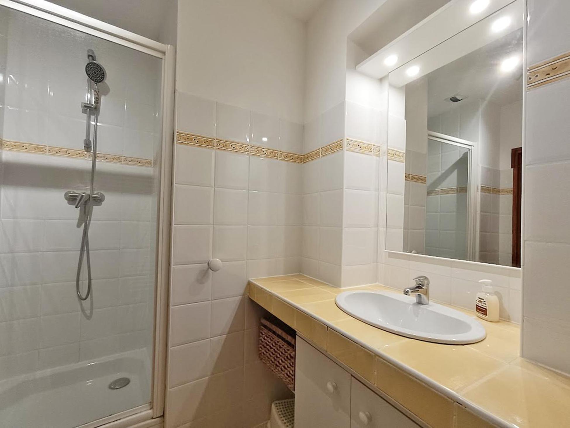 Apartament Le Petit Cerf, T3, Wifi, Cave Bagnères-de-Luchon Zewnętrze zdjęcie